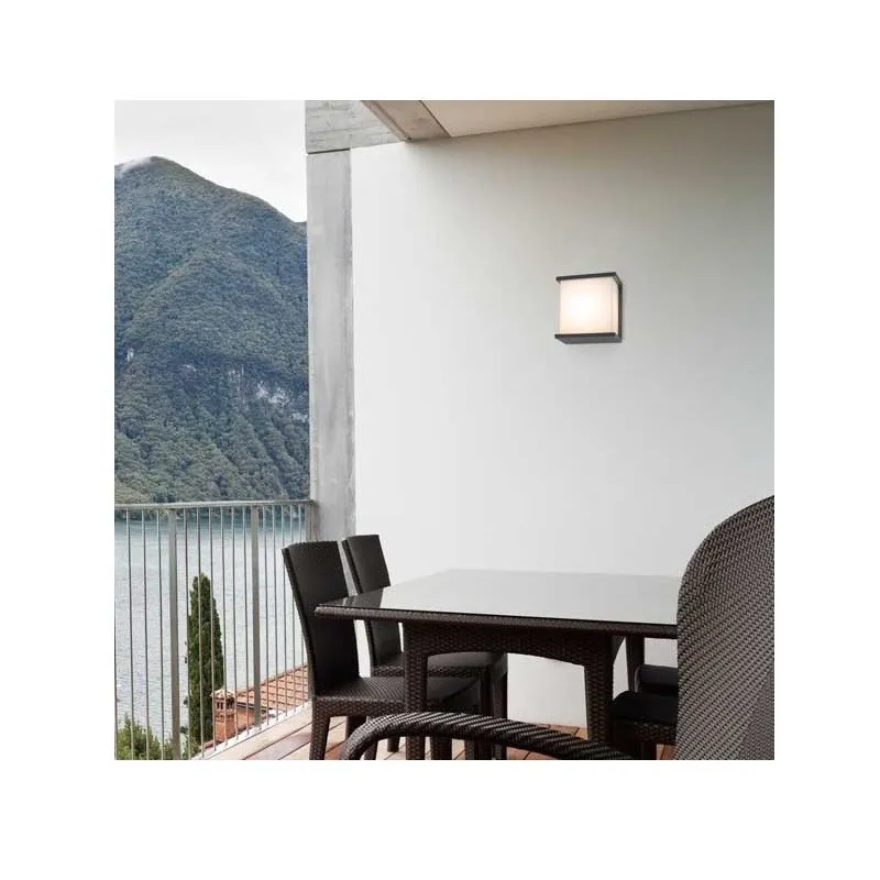applique-exterieur-cube-noir-interieur-culot-e27-ip54-220v