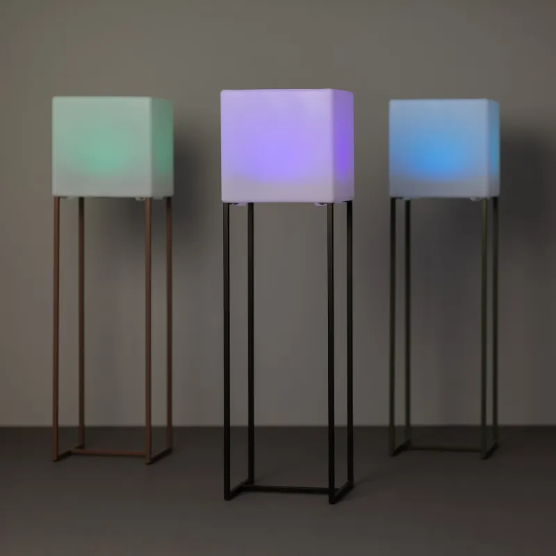 Lampadaire solaire étanche rgbw couleurs extérieur rechargeable nomade lumineux