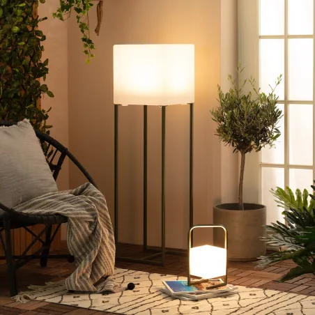 lampadaire-solaire-etanche-rgbw-couleurs-exterieur-rechargeable-nomade-lumineux