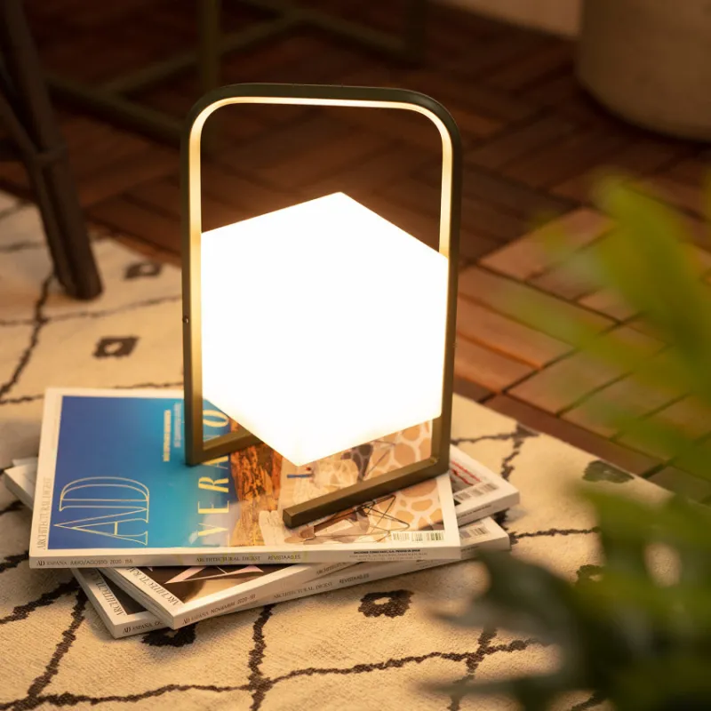 Lampe a poser solaire étanche extérieur rechargeable nomade lumineux