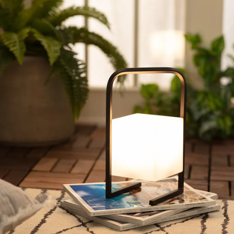 Lampe a poser solaire étanche extérieur rechargeable nomade lumineux