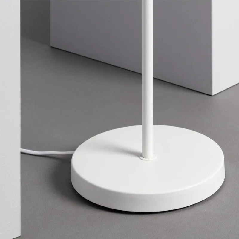 Lampadaire a poser métal blanc et rotin douille culot e27