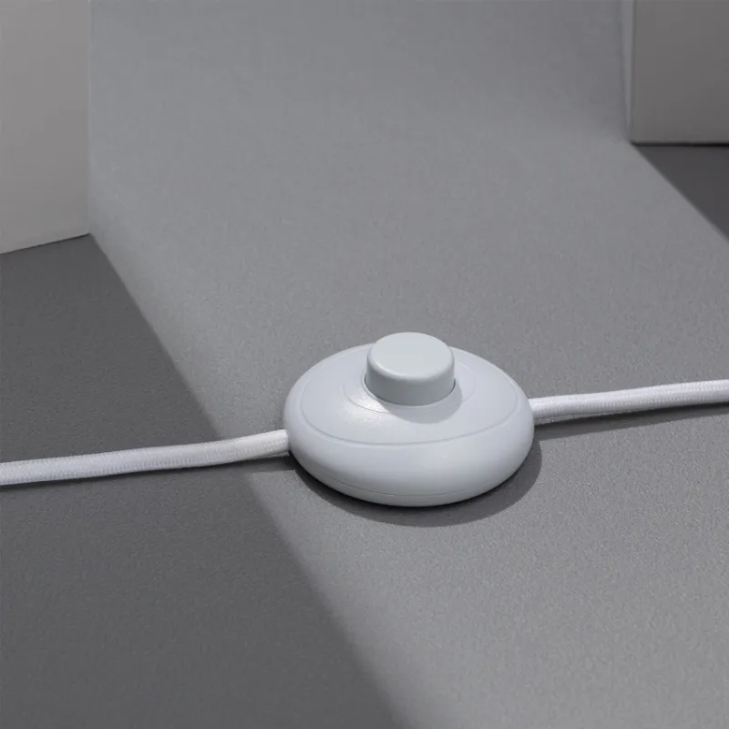 Lampadaire a poser métal blanc et rotin douille culot e27