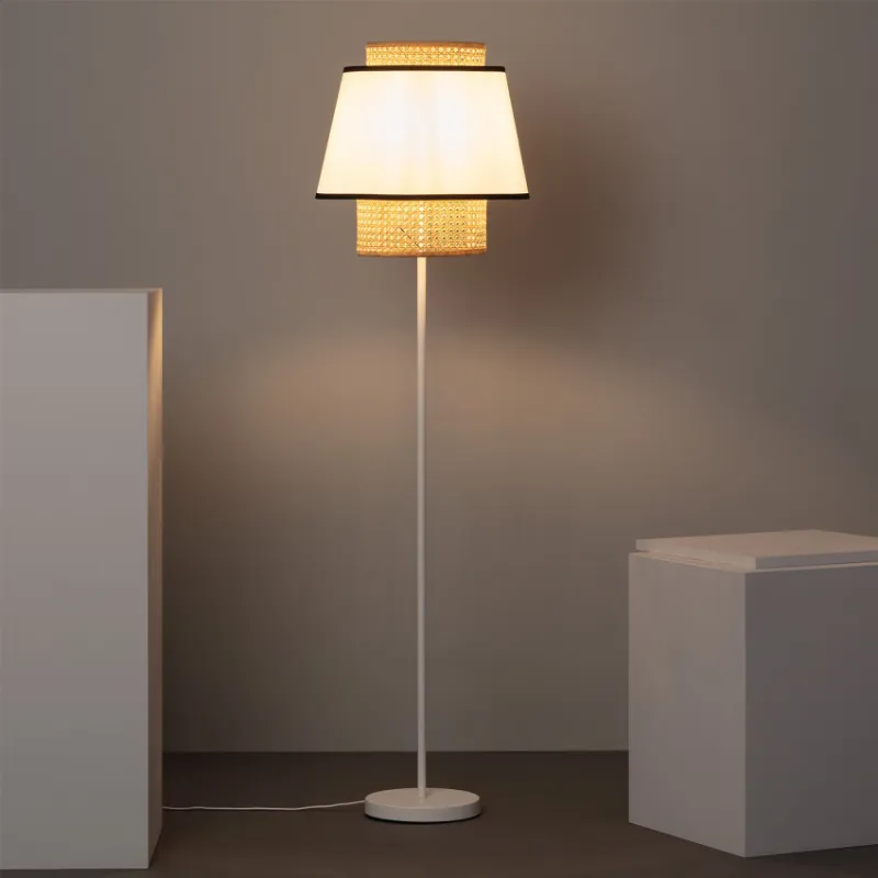 Lampadaire a poser métal blanc et rotin douille culot e27
