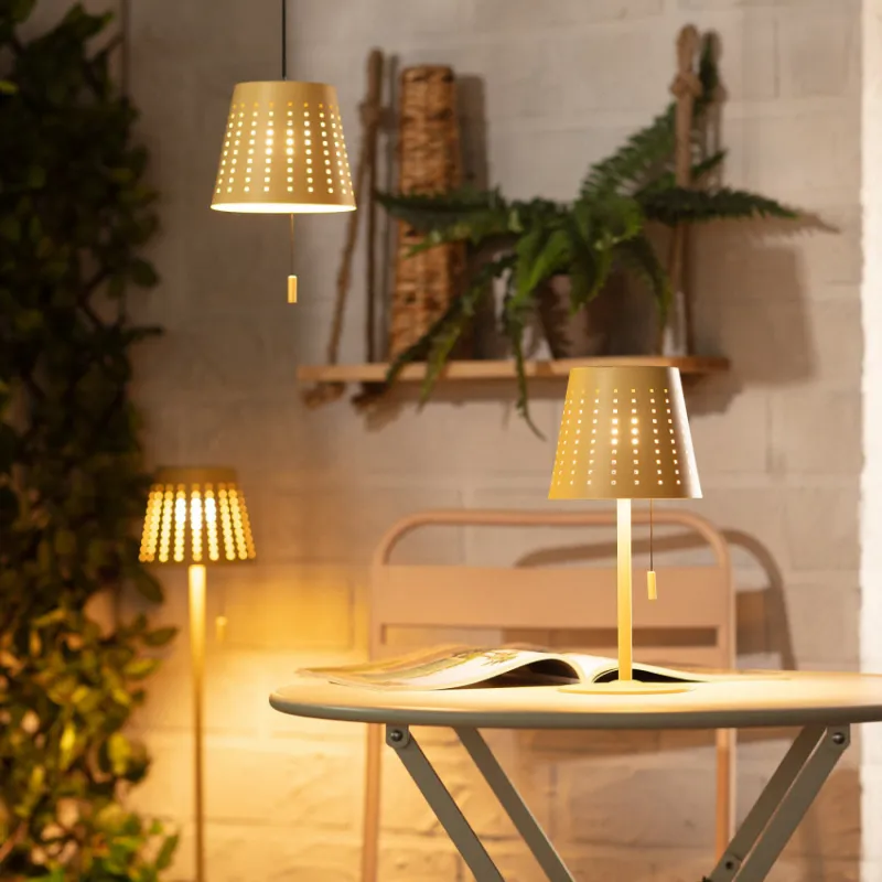 Lampe solaire a suspendre étanche extérieur rechargeable nomade lumineux bali